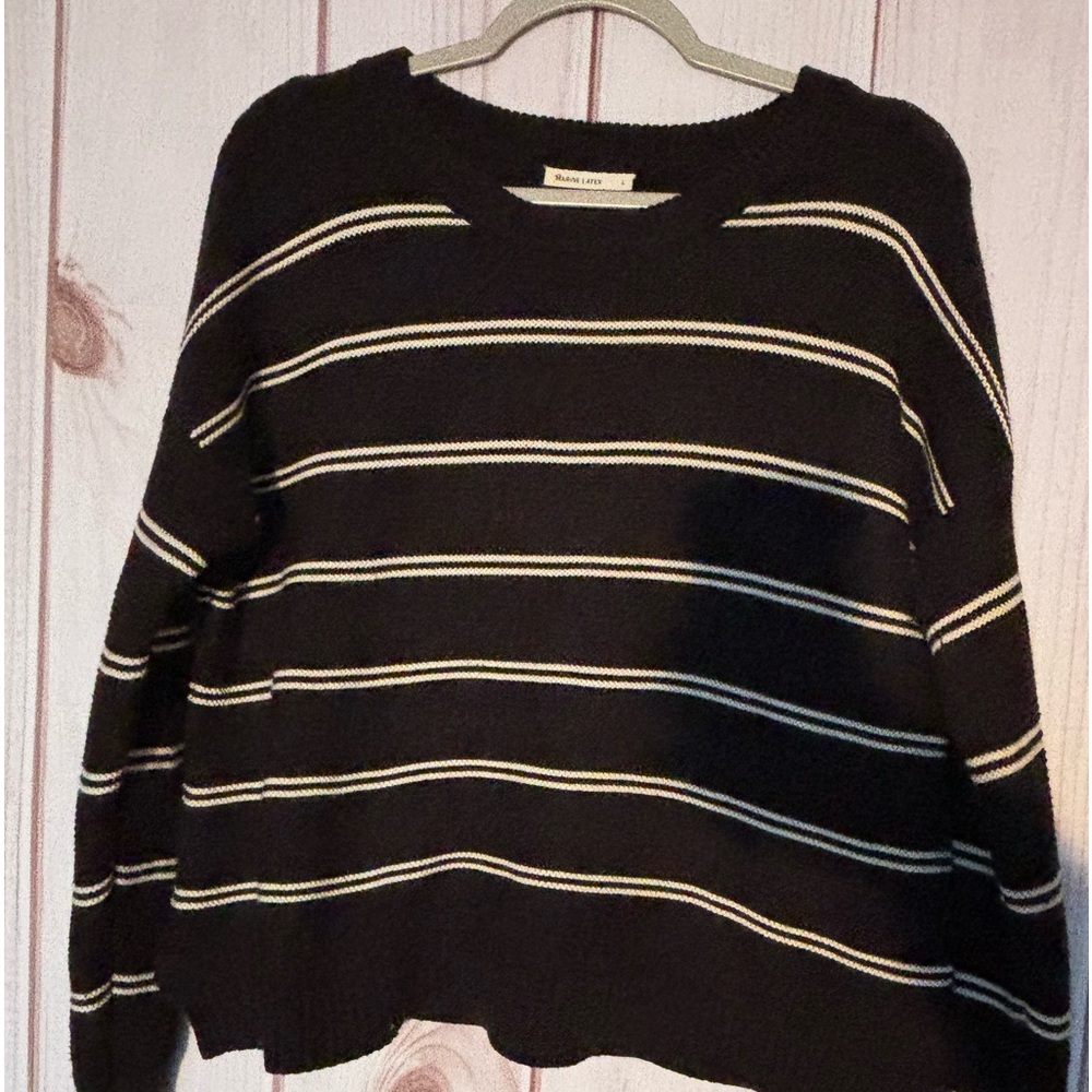 black and white knitted sweater🧶👚